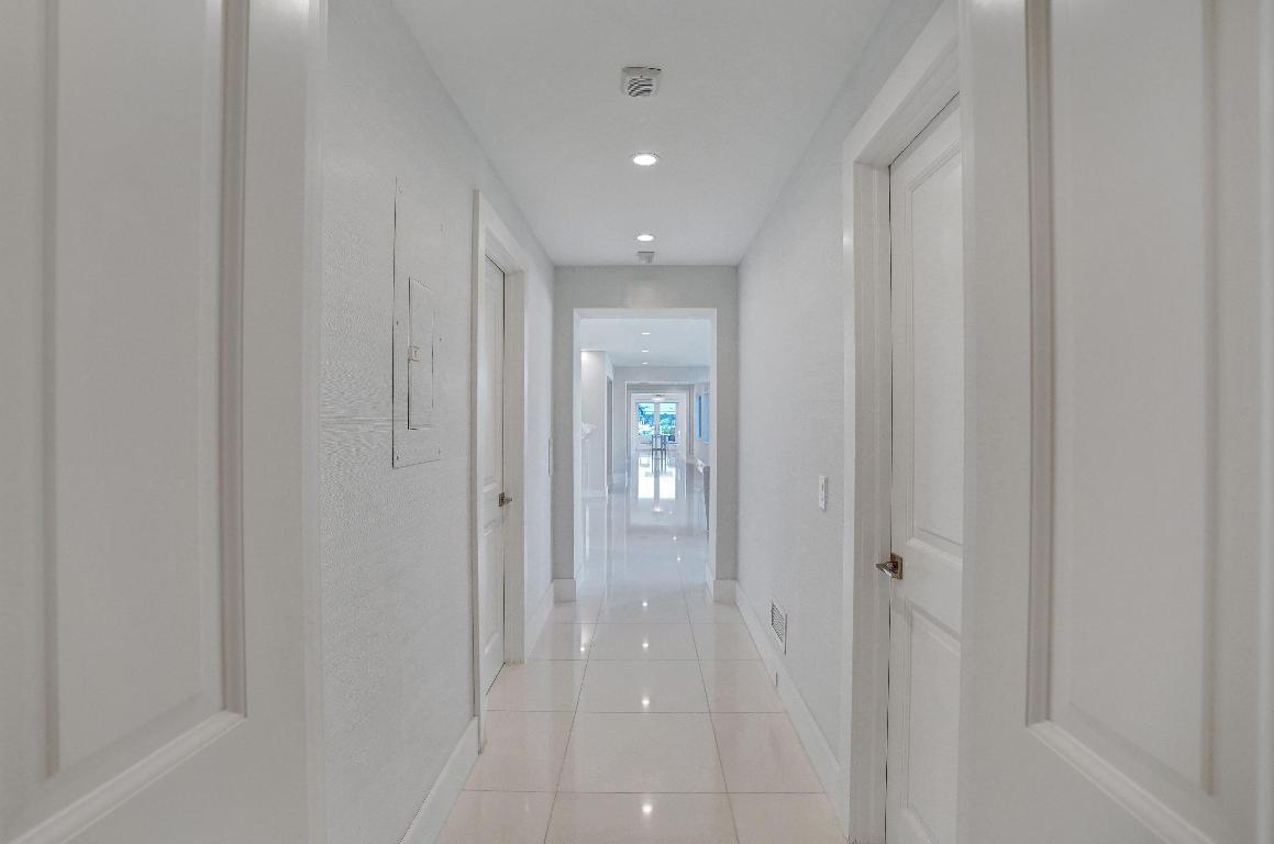 44 Cocoanut Row B310