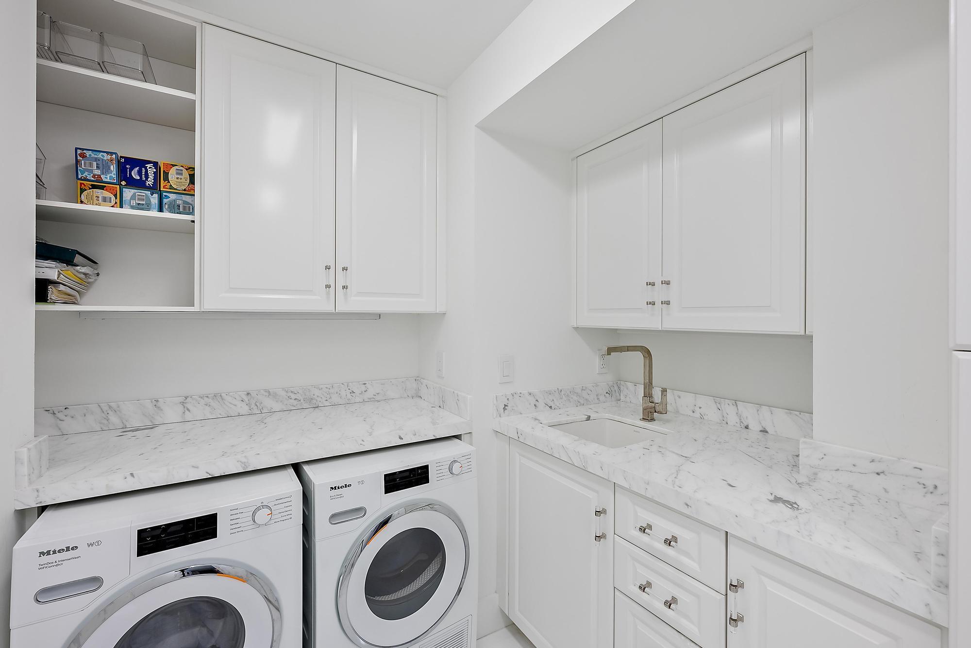 44 Cocoanut Row B310