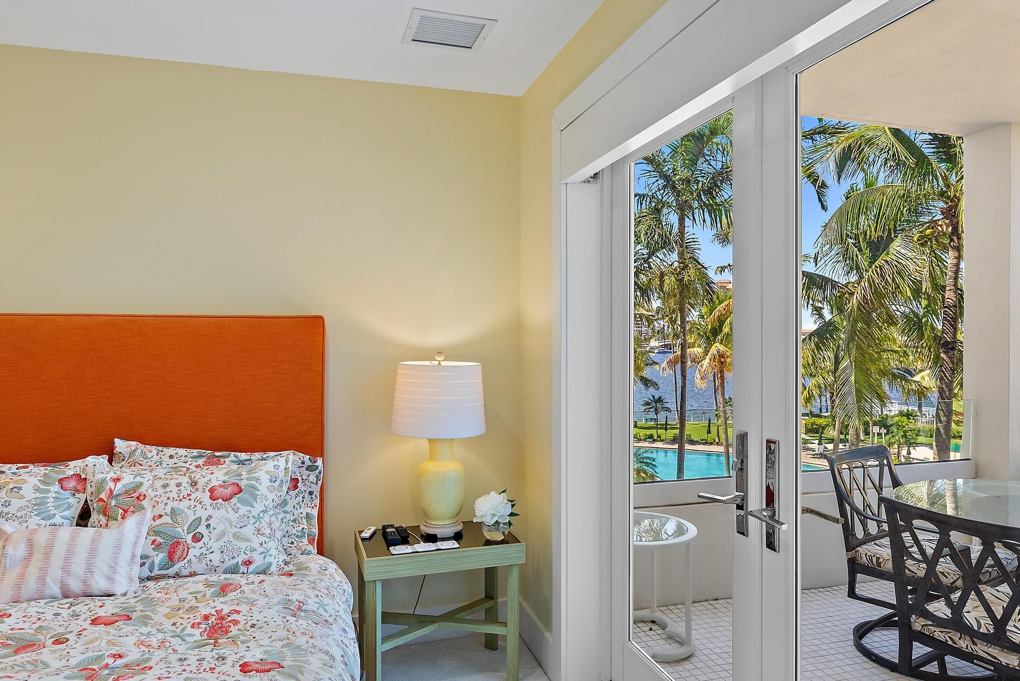 44 Cocoanut Row B310