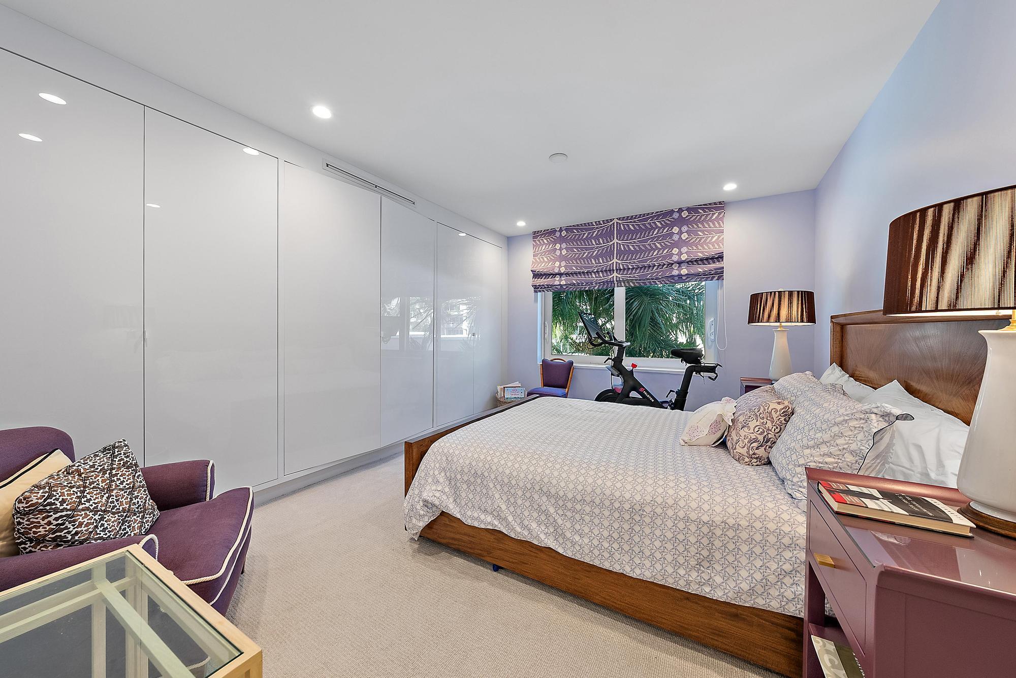 44 Cocoanut Row B310