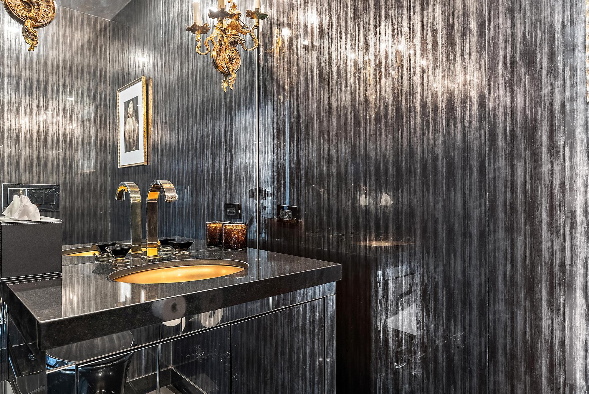 44 Cocoanut Row B310