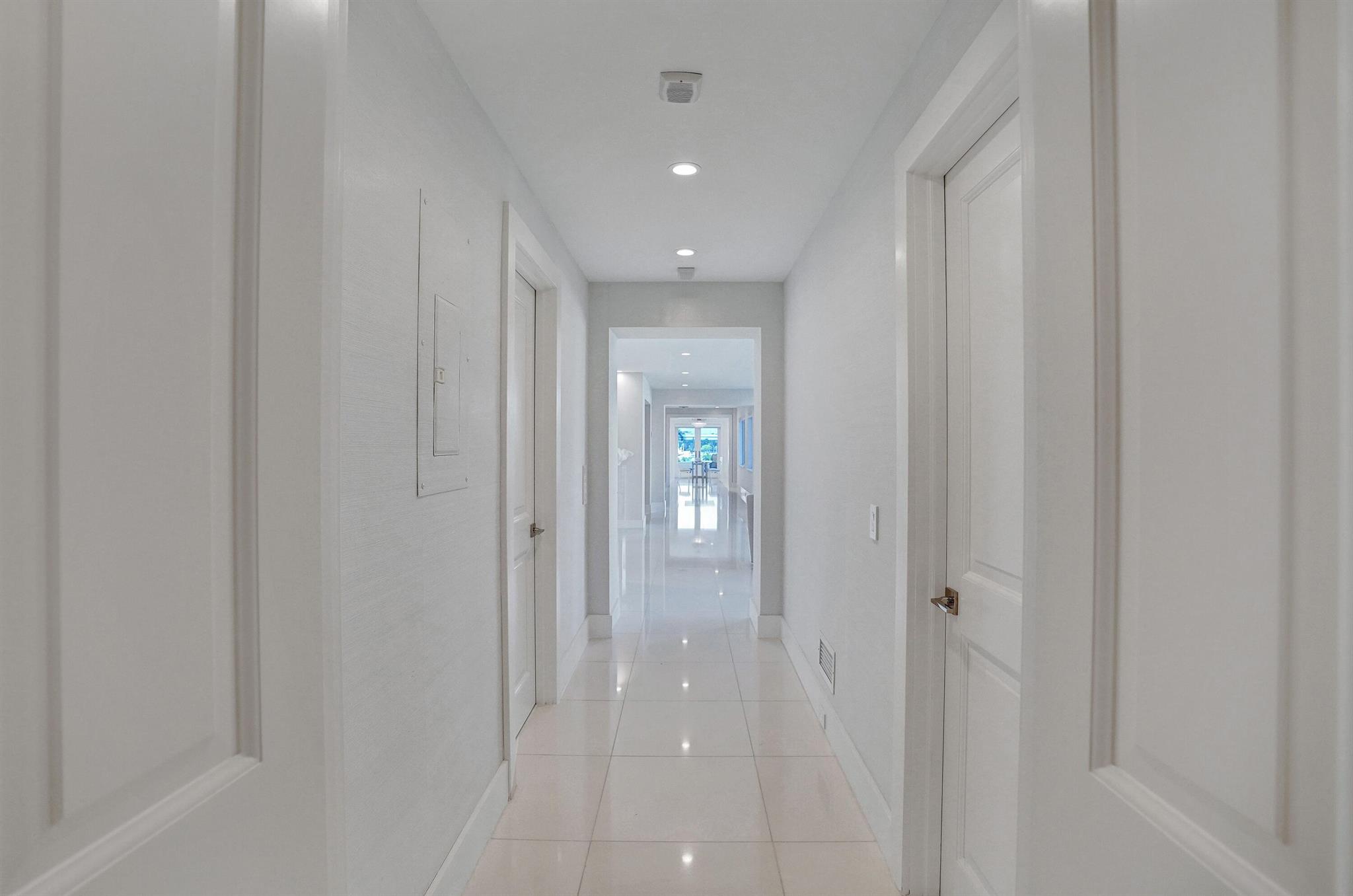 44 Cocoanut Row B310