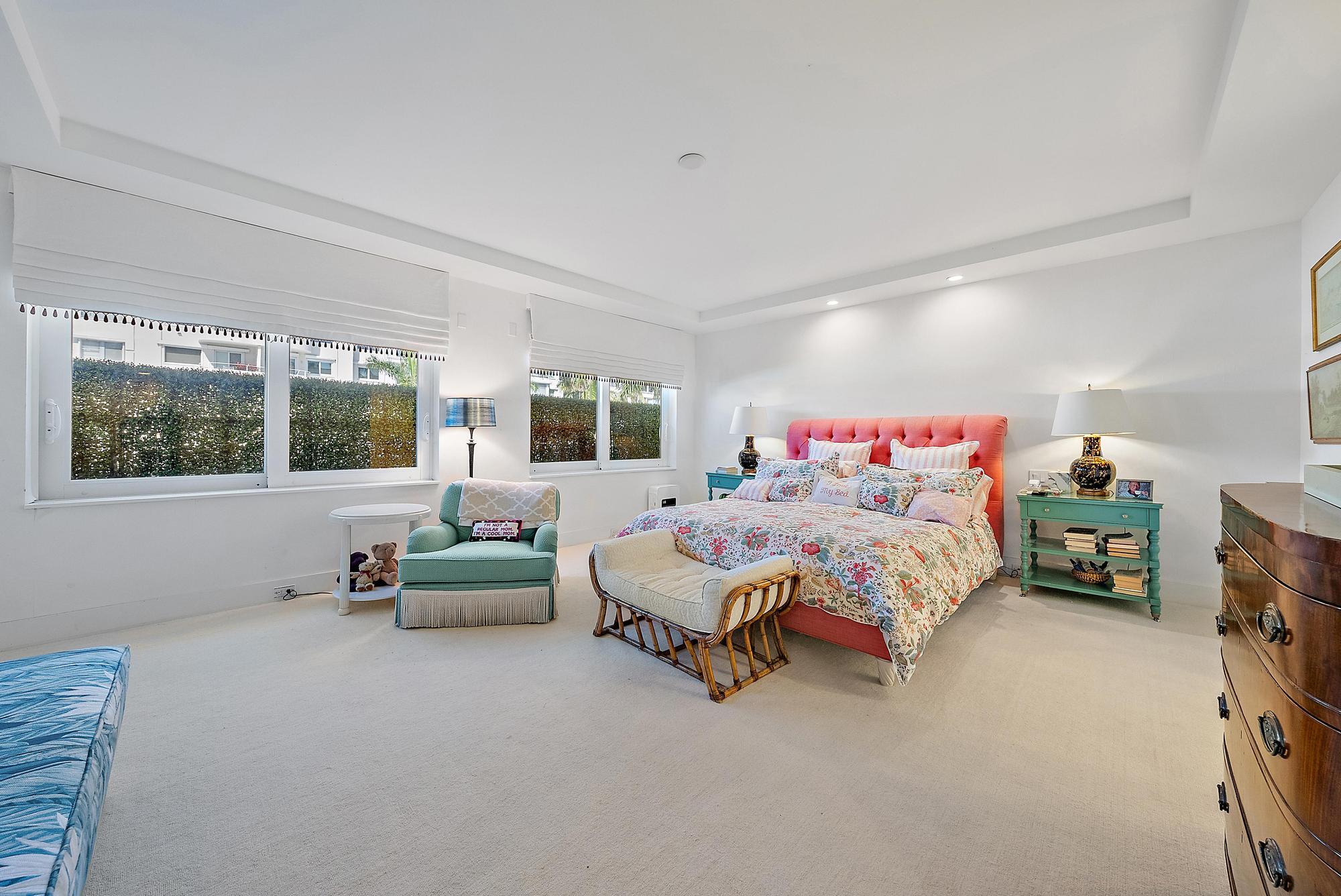 44 Cocoanut Row B310