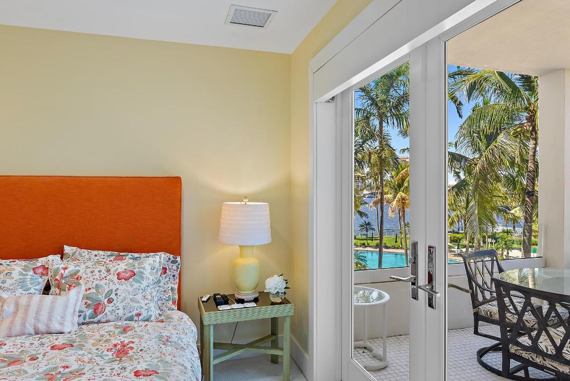 44 Cocoanut Row B310