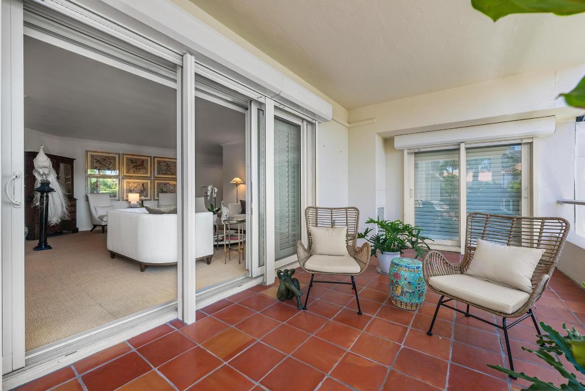 44 Cocoanut Row 124 B