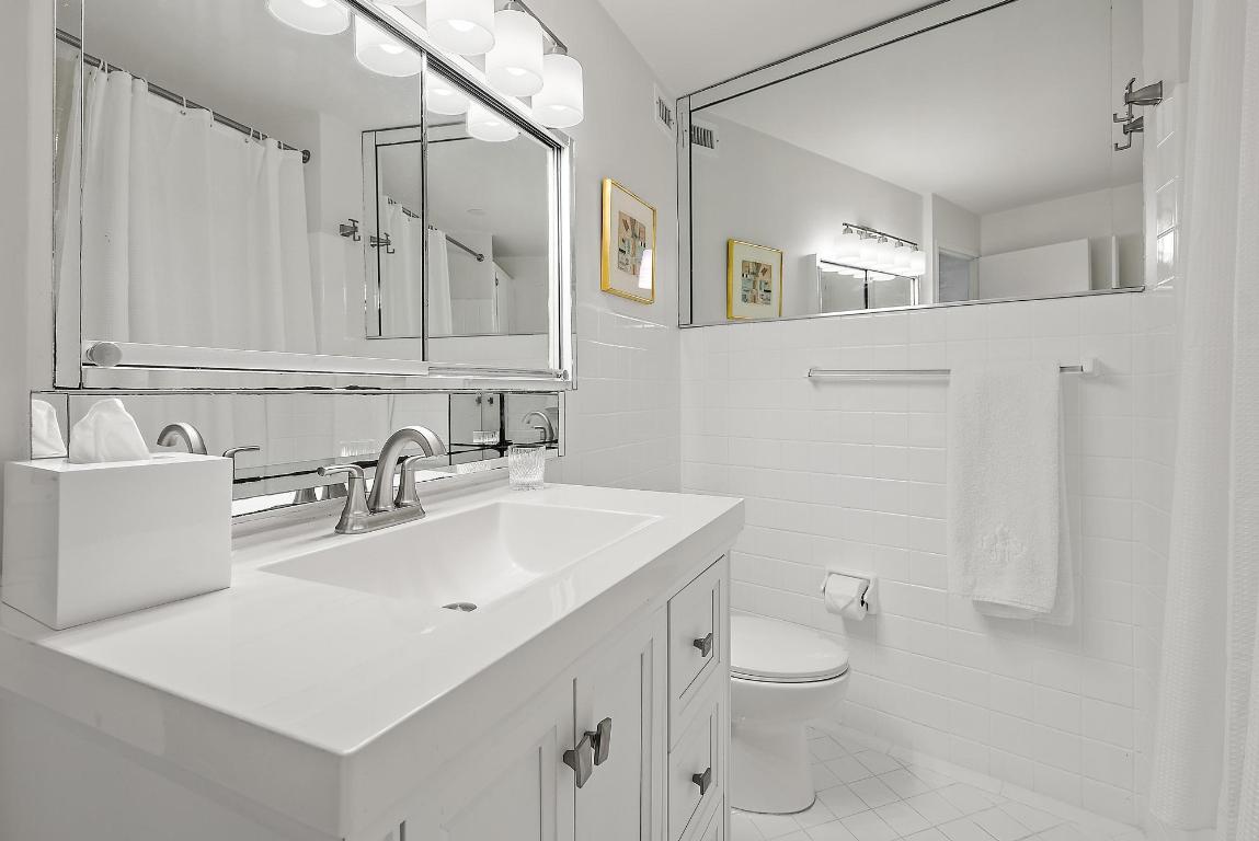 44 Cocoanut Row 124 B