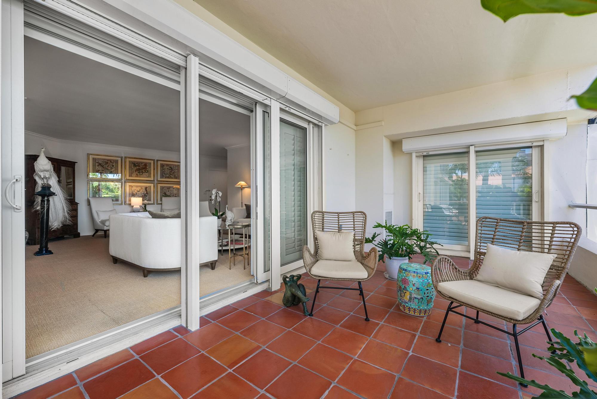 44 Cocoanut Row 124 B