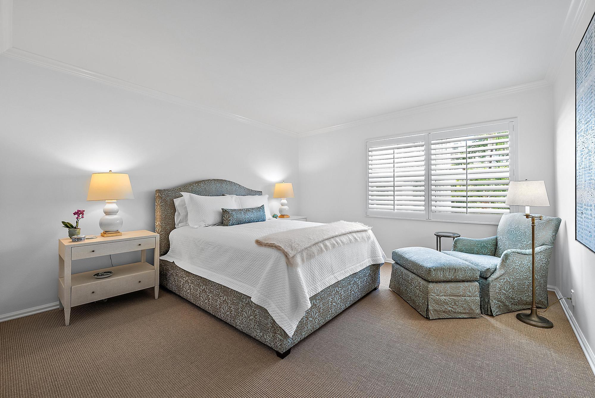 44 Cocoanut Row 124 B