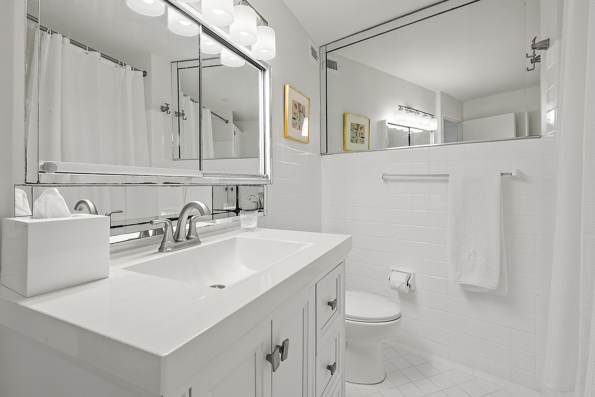 44 Cocoanut Row 124 B