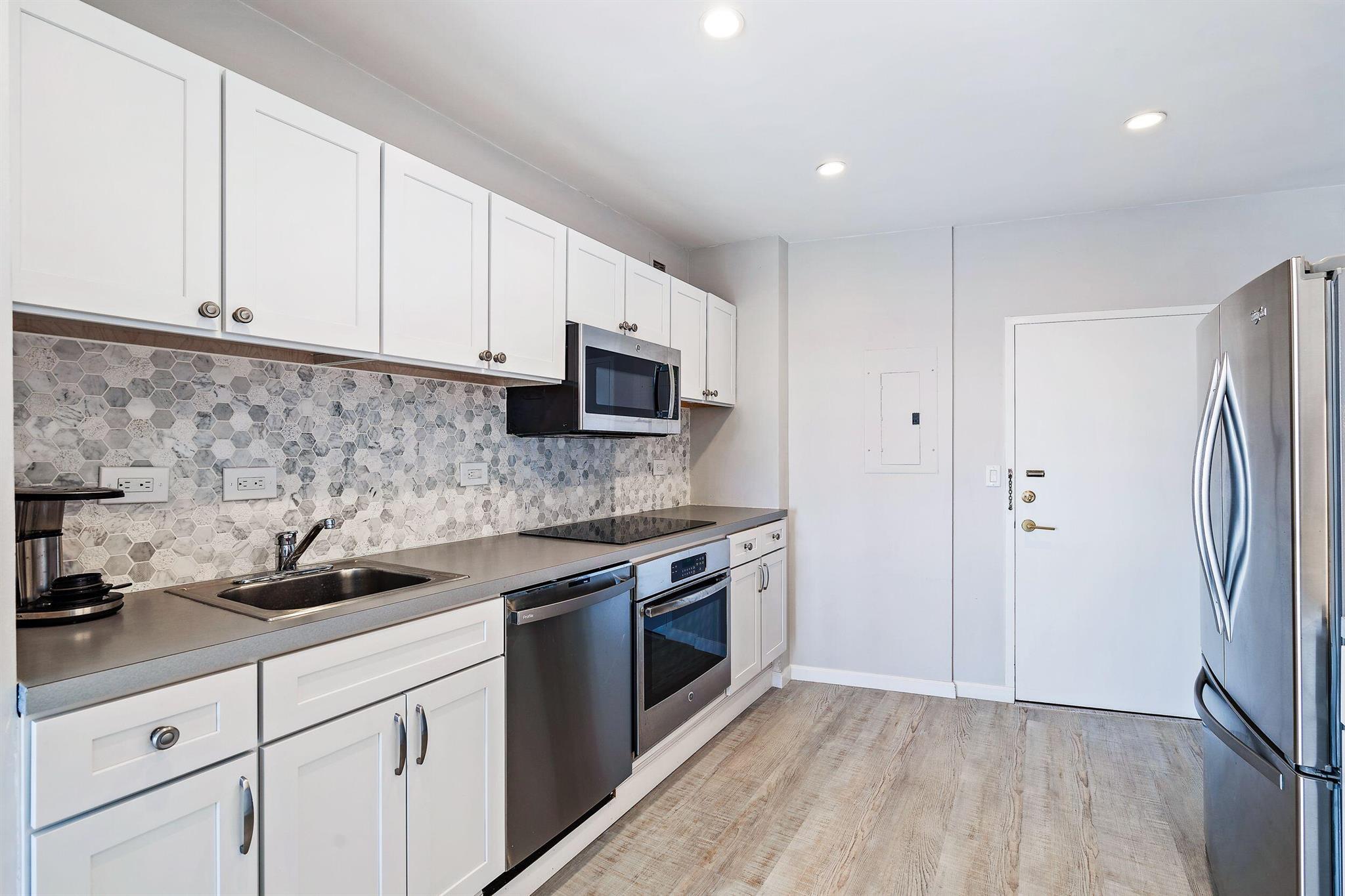 44 Cocoanut Row 626b