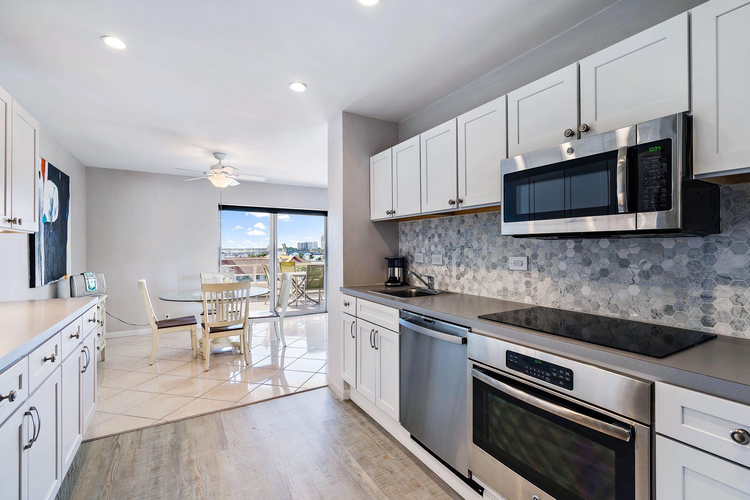 44 Cocoanut Row 626b