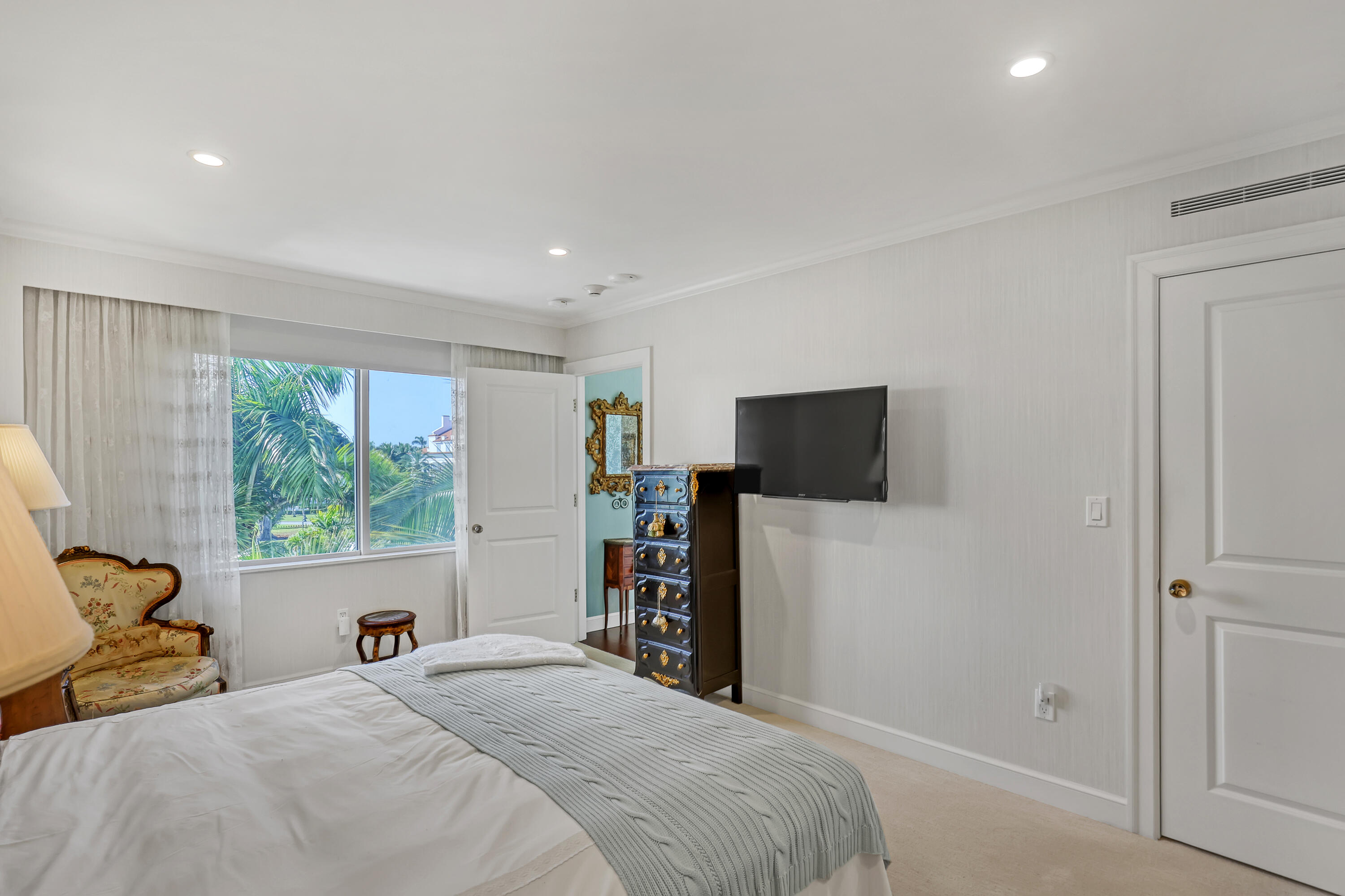 44 Cocoanut Row 302 B