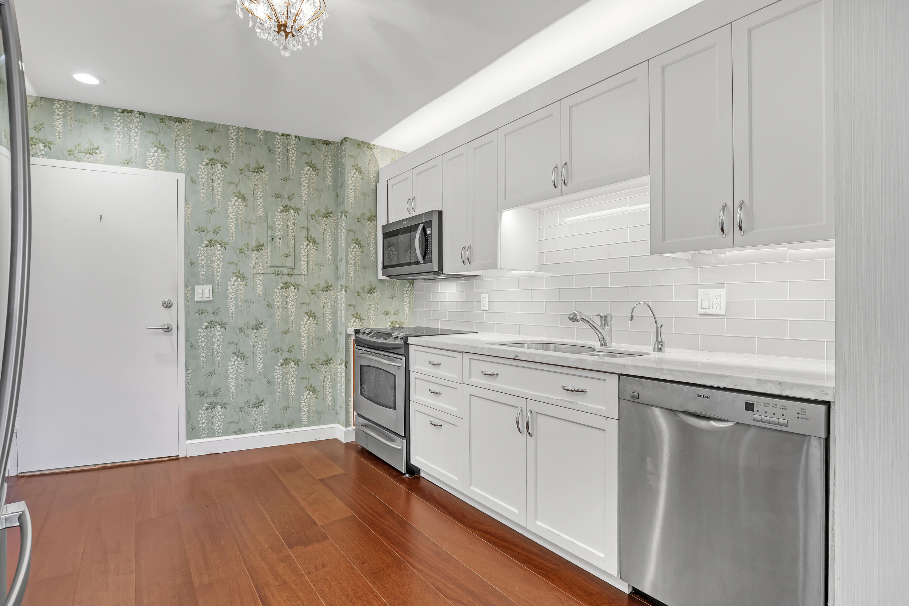 44 Cocoanut Row 302 B