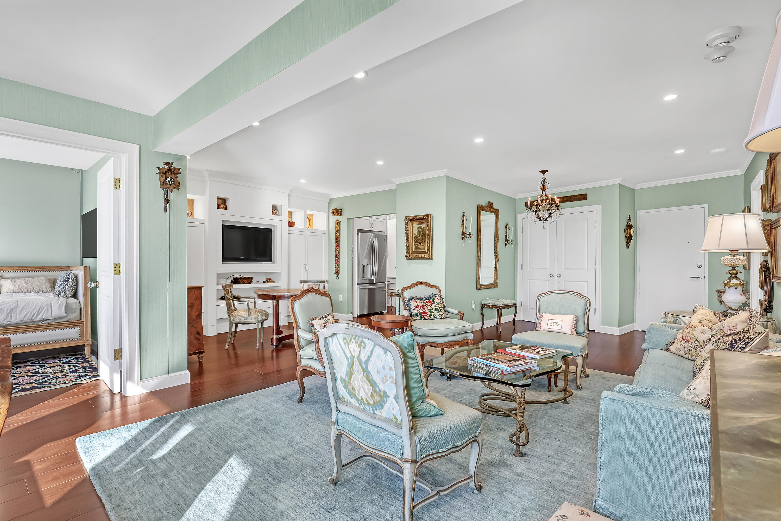 44 Cocoanut Row 302 B