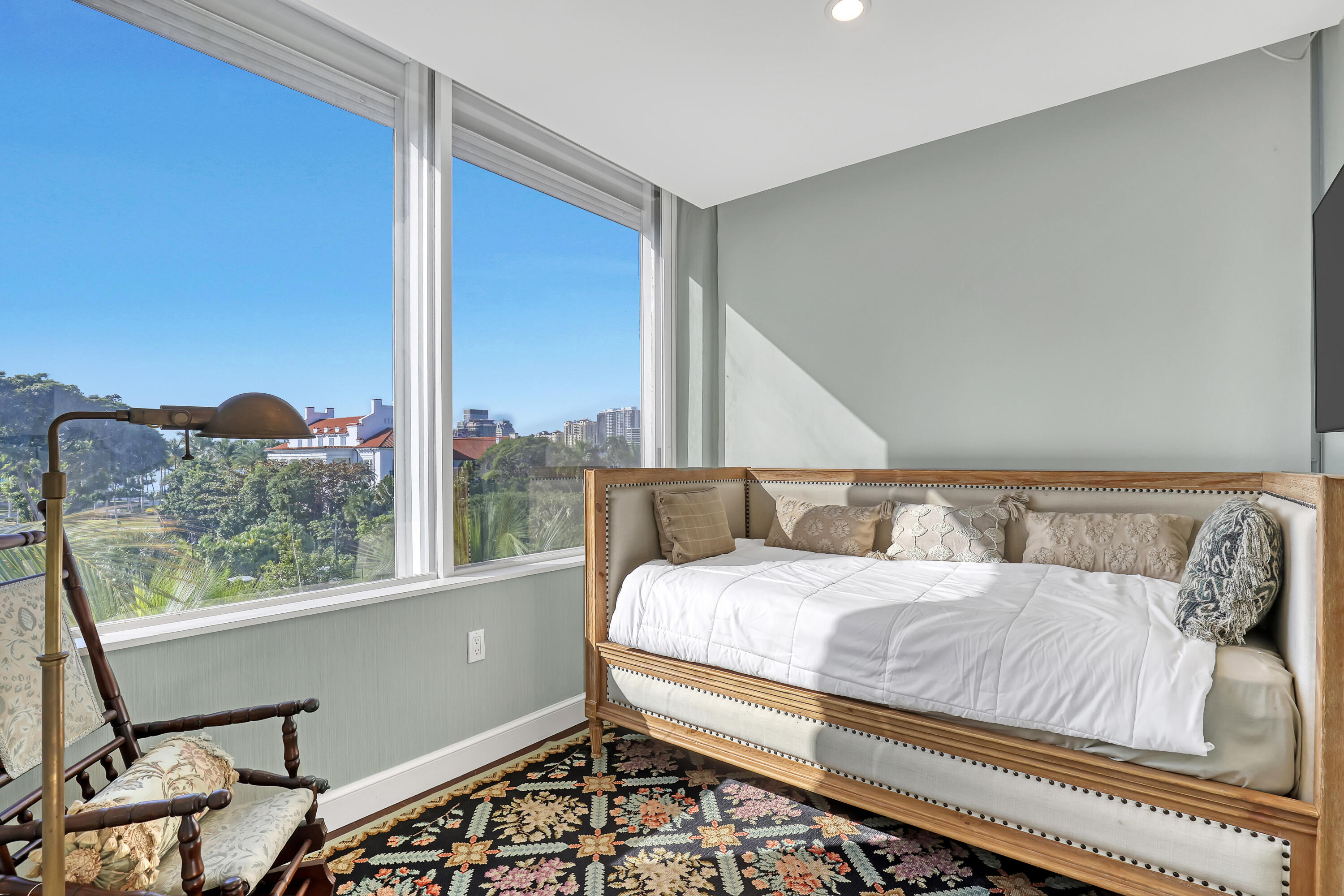 44 Cocoanut Row 302 B