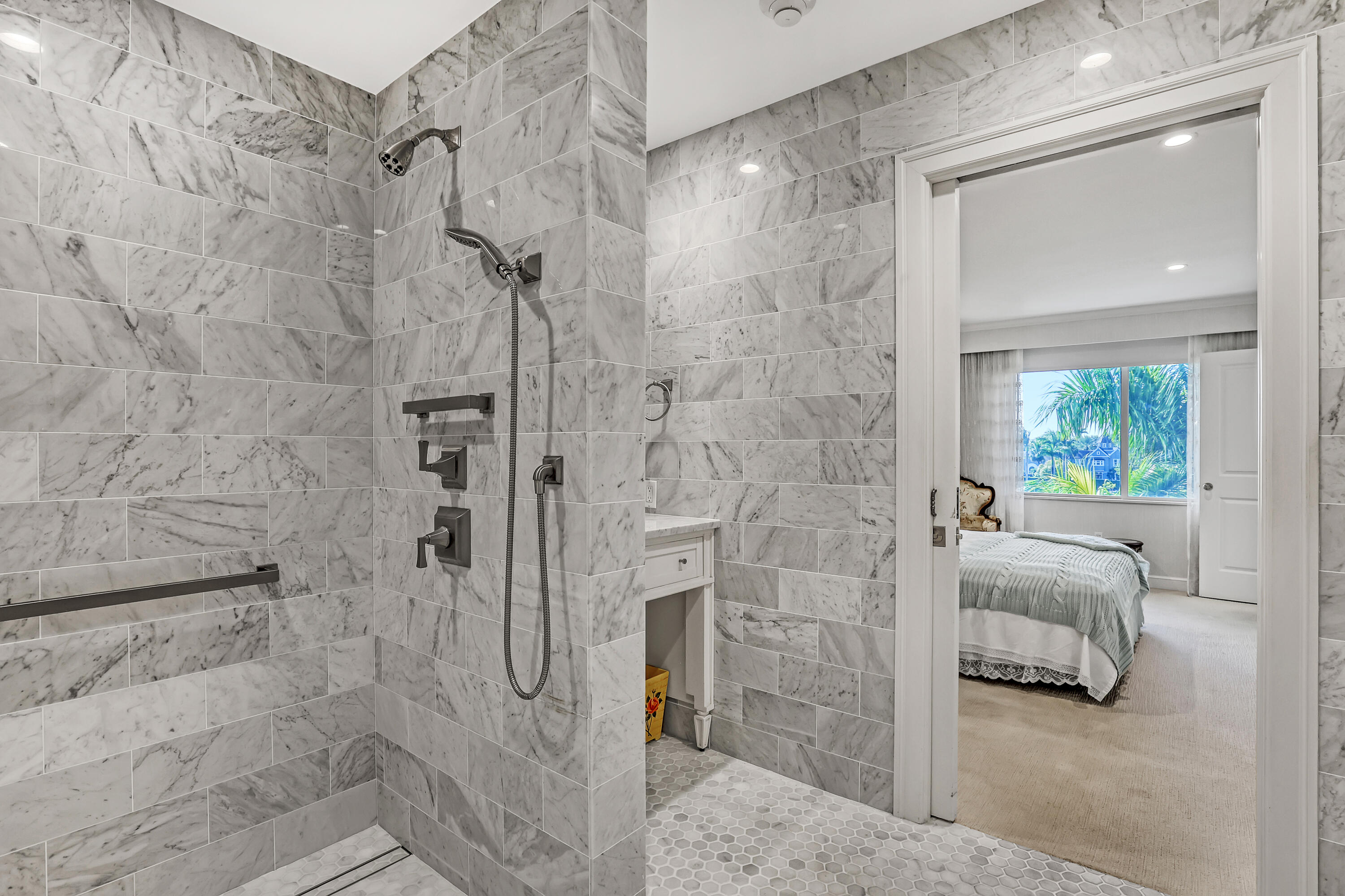 44 Cocoanut Row 302 B