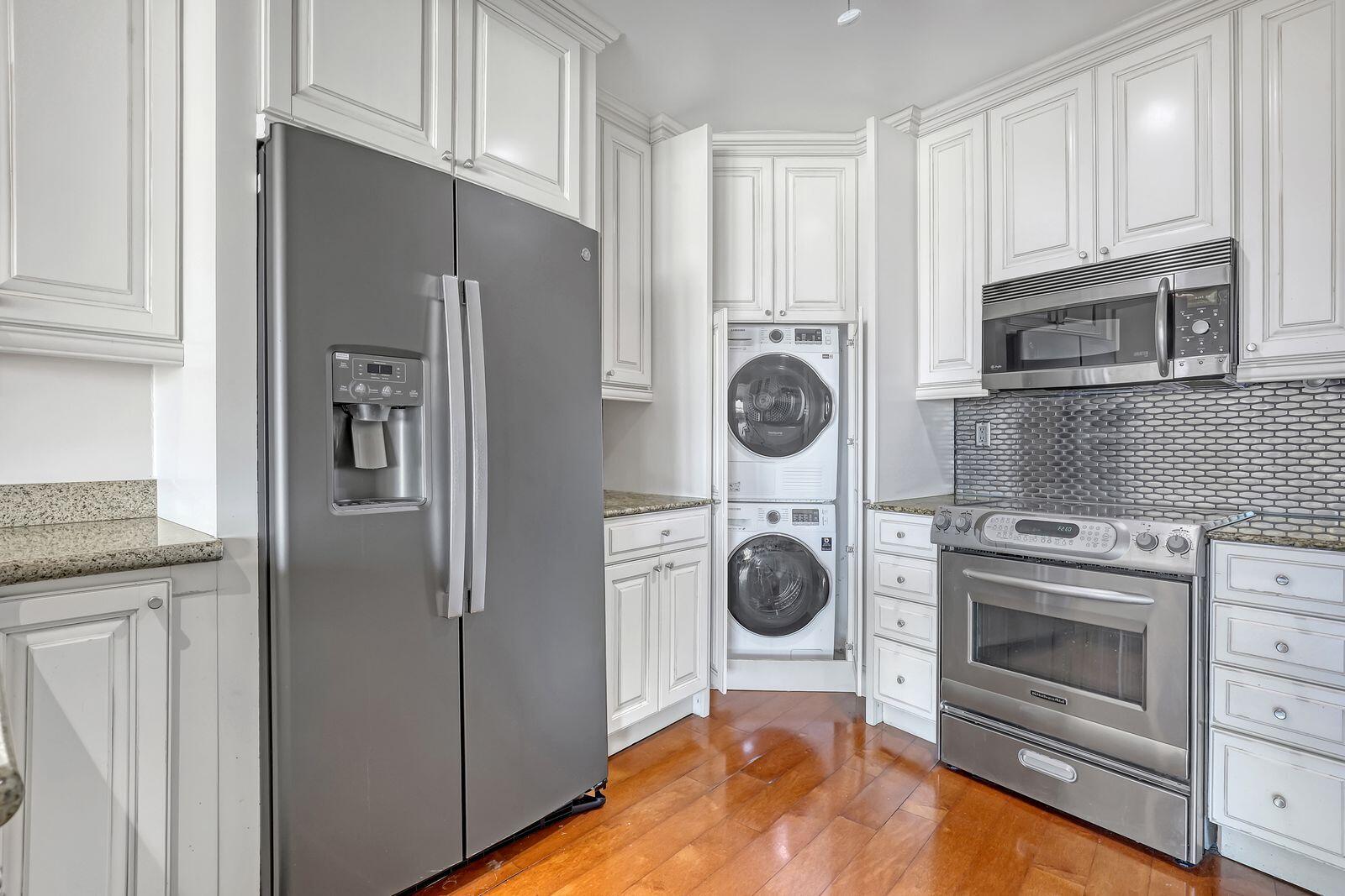 44 Cocoanut Row 420/421 A