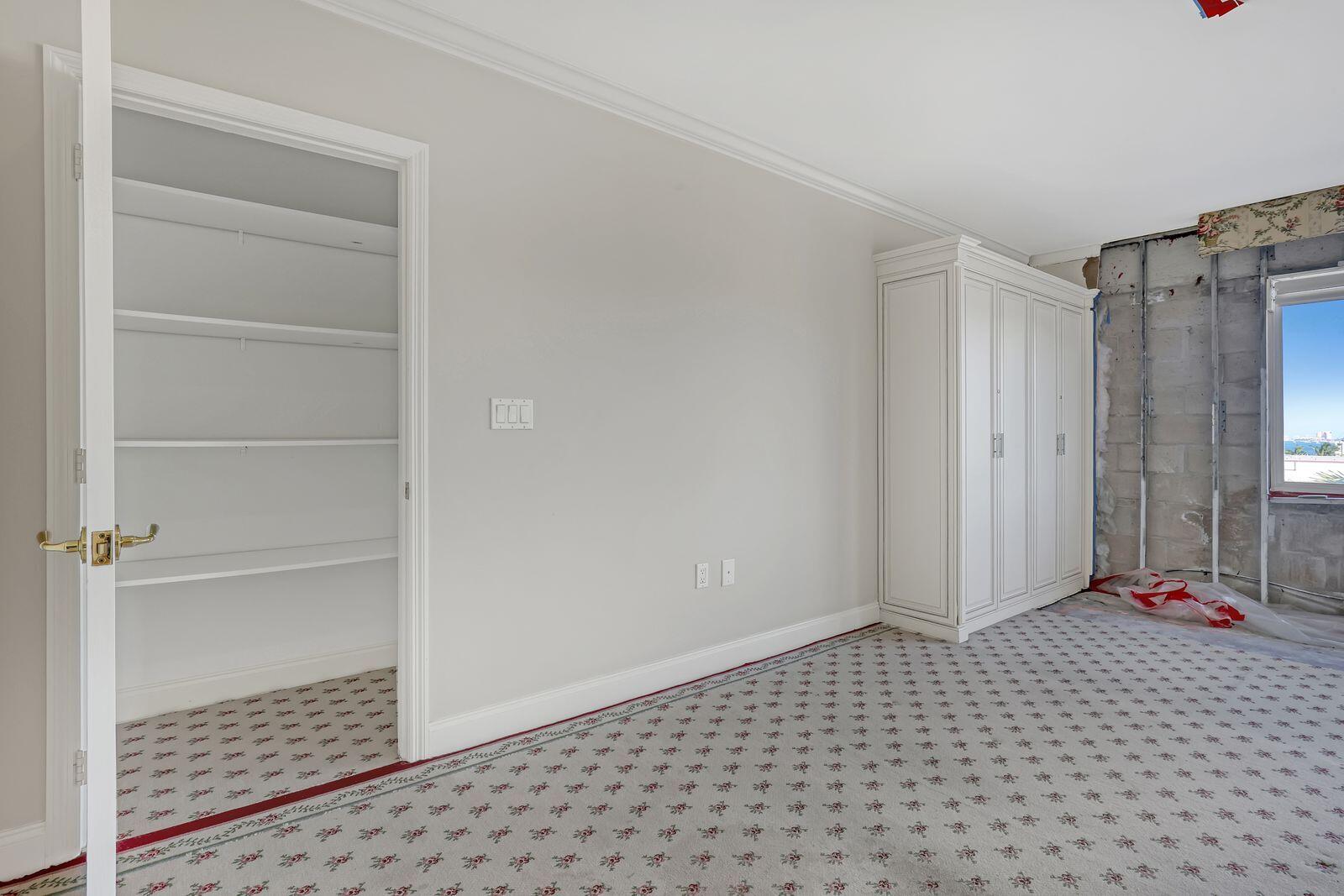 44 Cocoanut Row 420/421 A