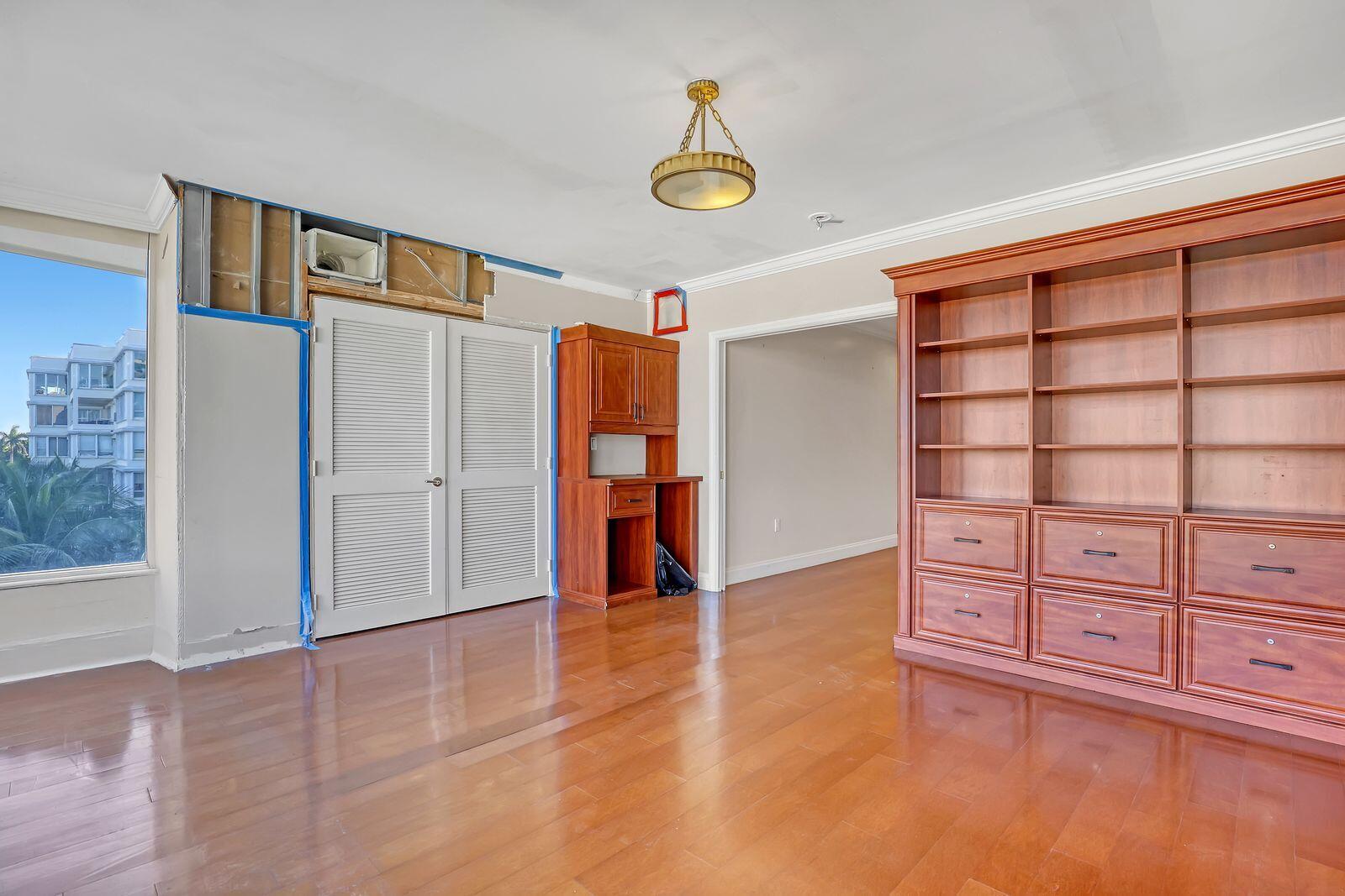 44 Cocoanut Row 420/421 A