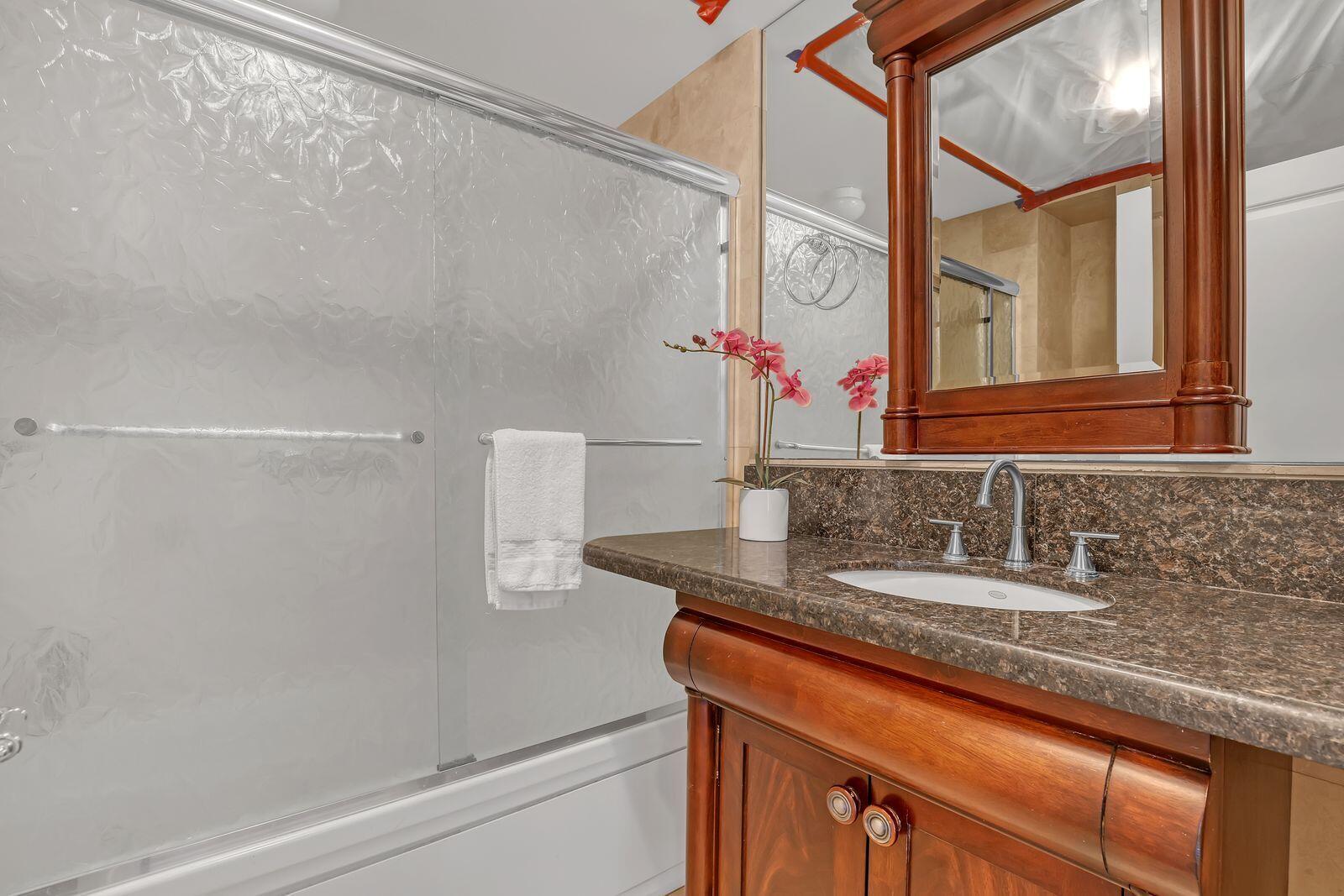 44 Cocoanut Row 420/421 A