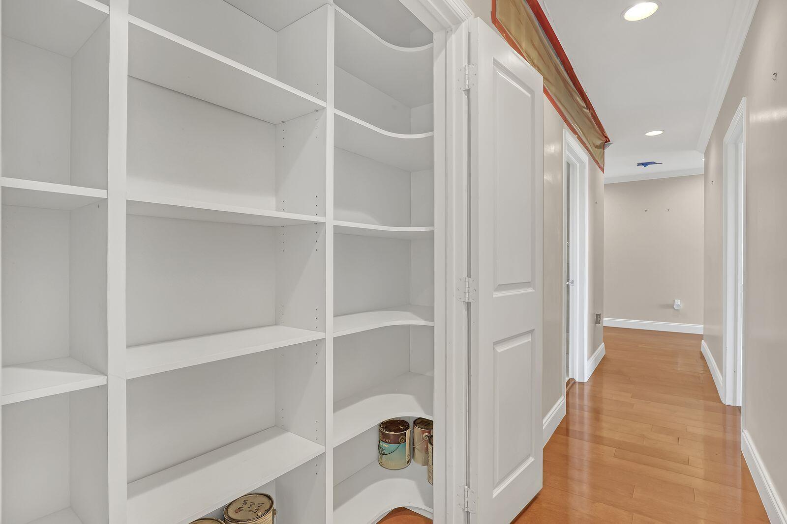 44 Cocoanut Row 420/421 A