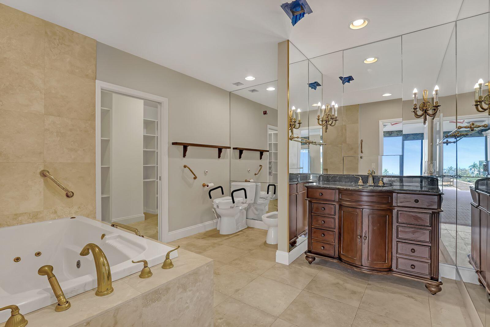 44 Cocoanut Row 420/421 A