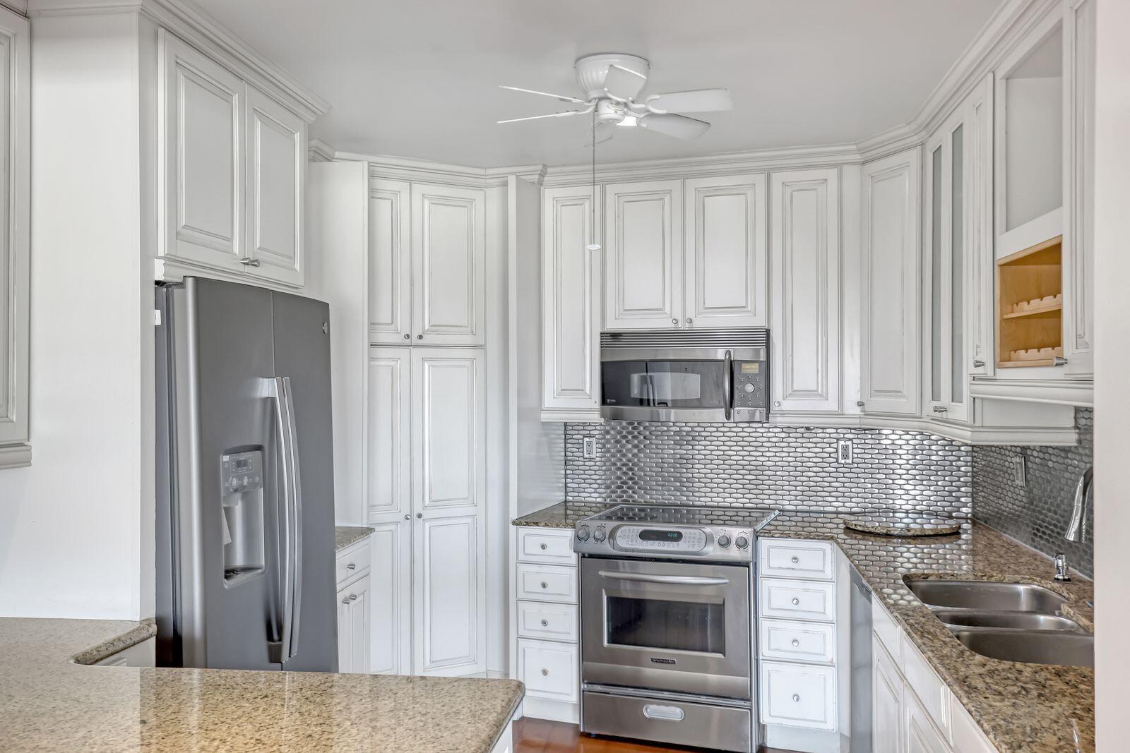 44 Cocoanut Row 420/421 A