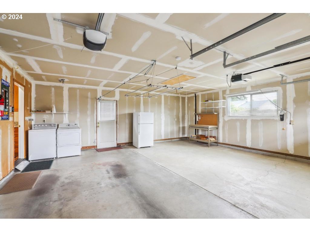 15795 SW QUEEN VICTORIA PL