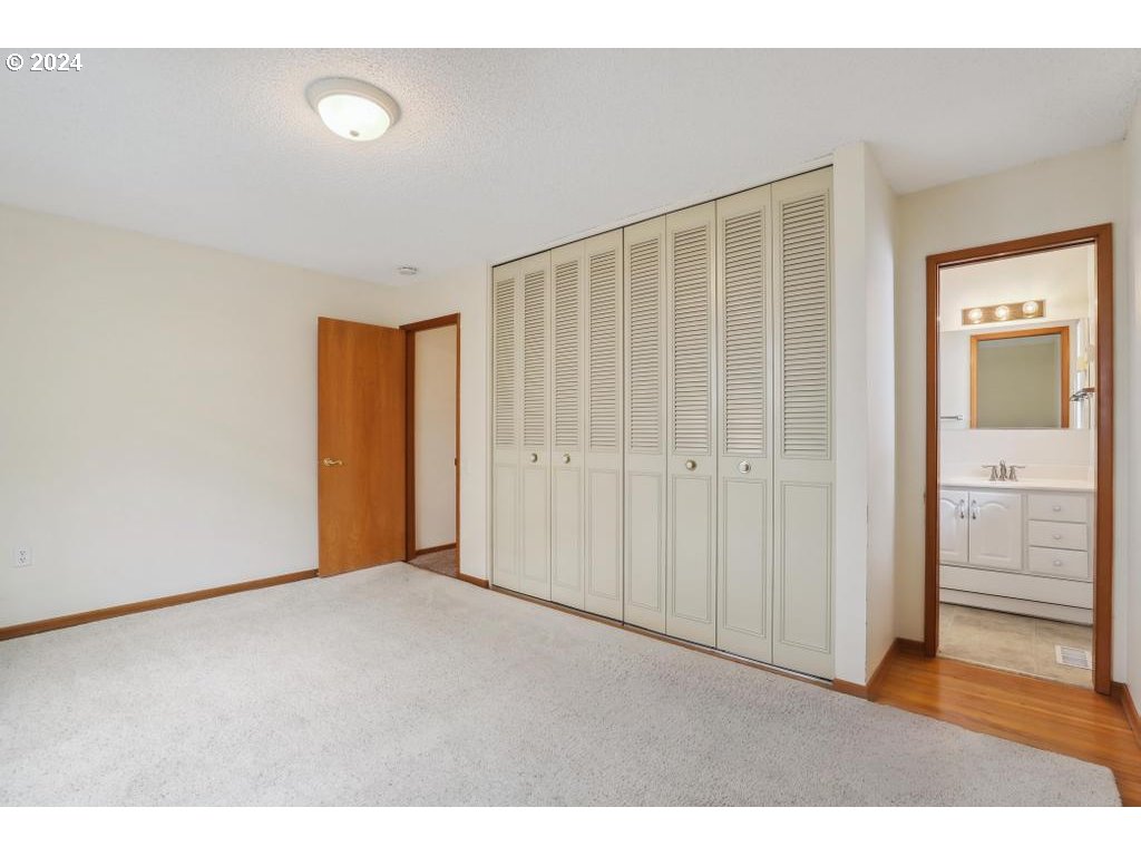 15795 SW QUEEN VICTORIA PL