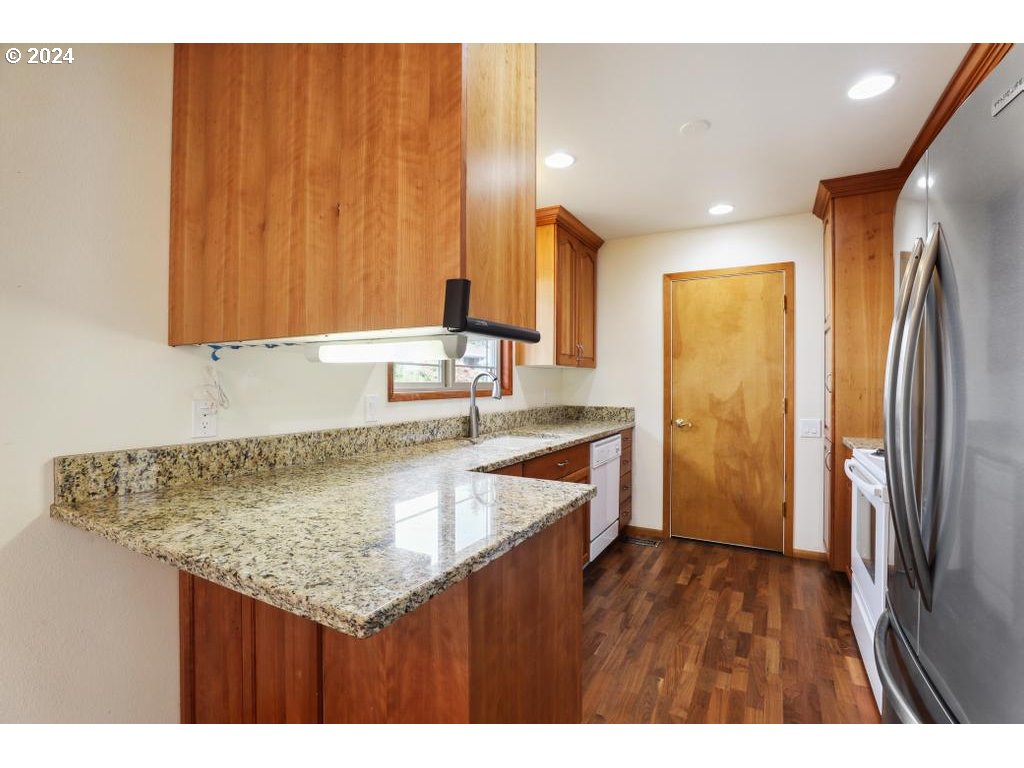 15795 SW QUEEN VICTORIA PL