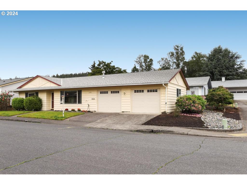 15795 SW QUEEN VICTORIA PL