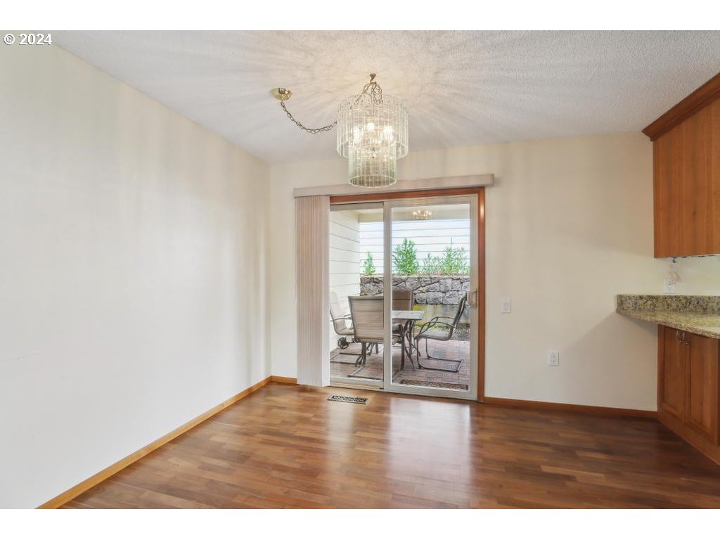 15795 SW QUEEN VICTORIA PL