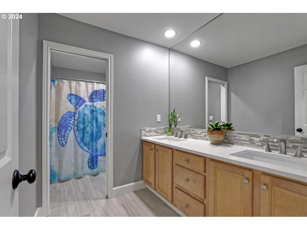 10416 NW BARCLAY TER