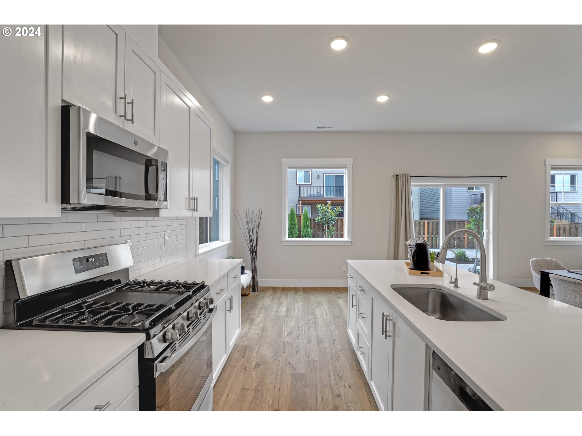 16698 SW SUNSHINE COAST ST