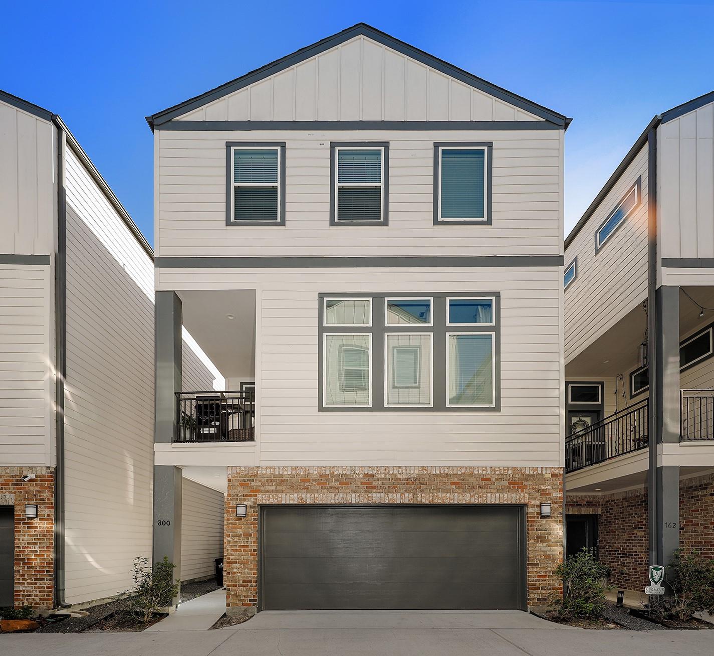 800 W Donovan Street