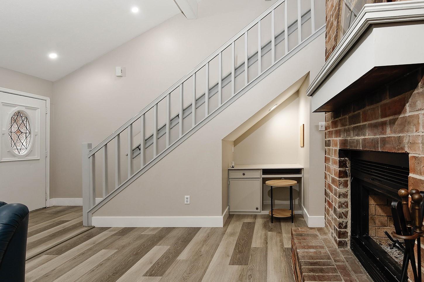 103 N Deerfoot Circle