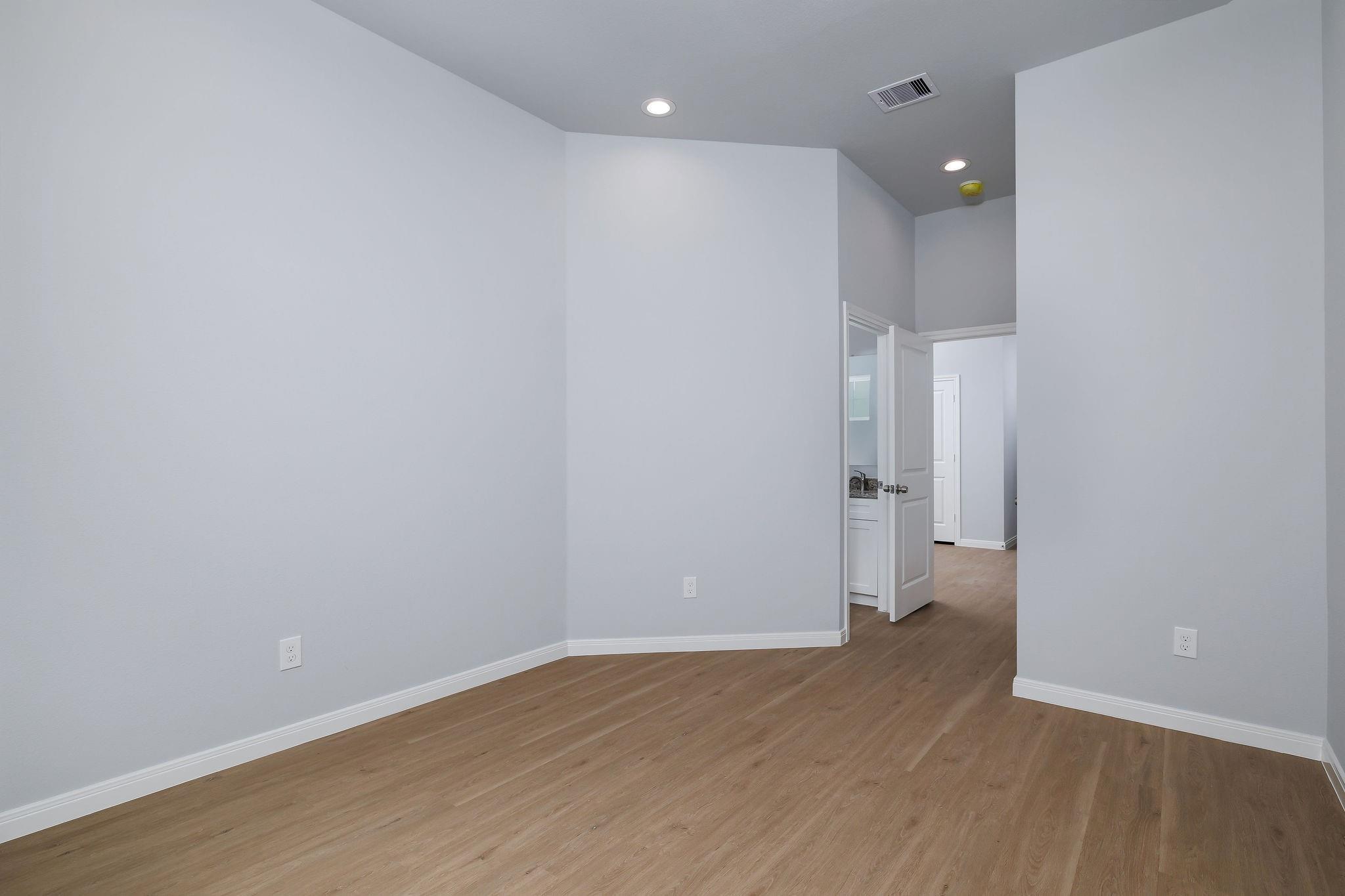 18834 Elegance Avenue