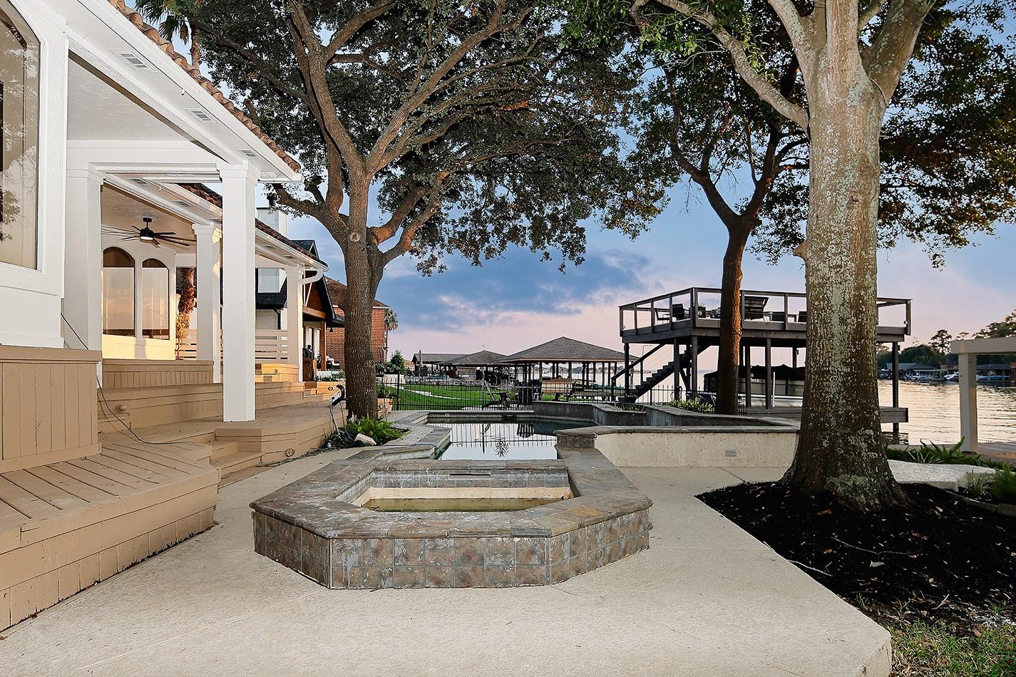 12412 Lake Vista Drive
