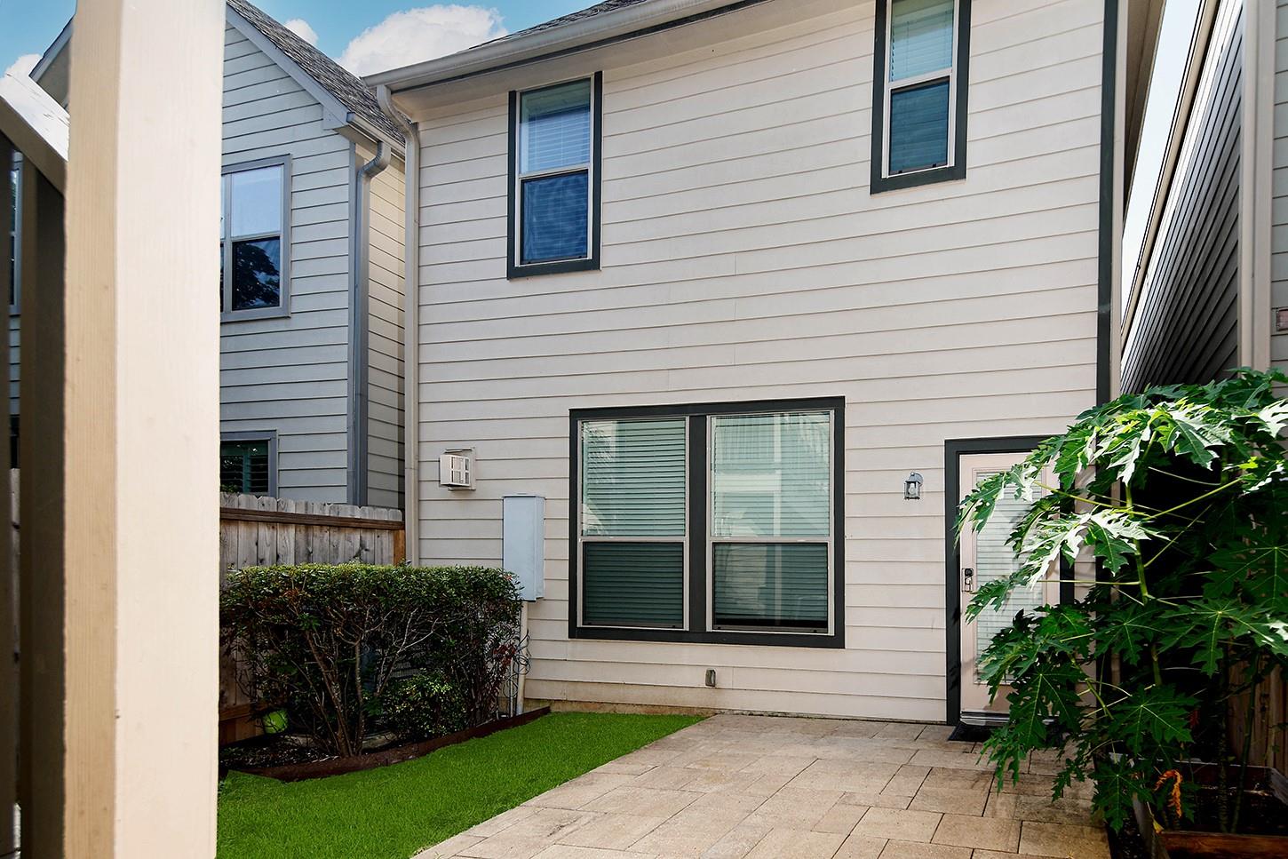 737 W 20th Street