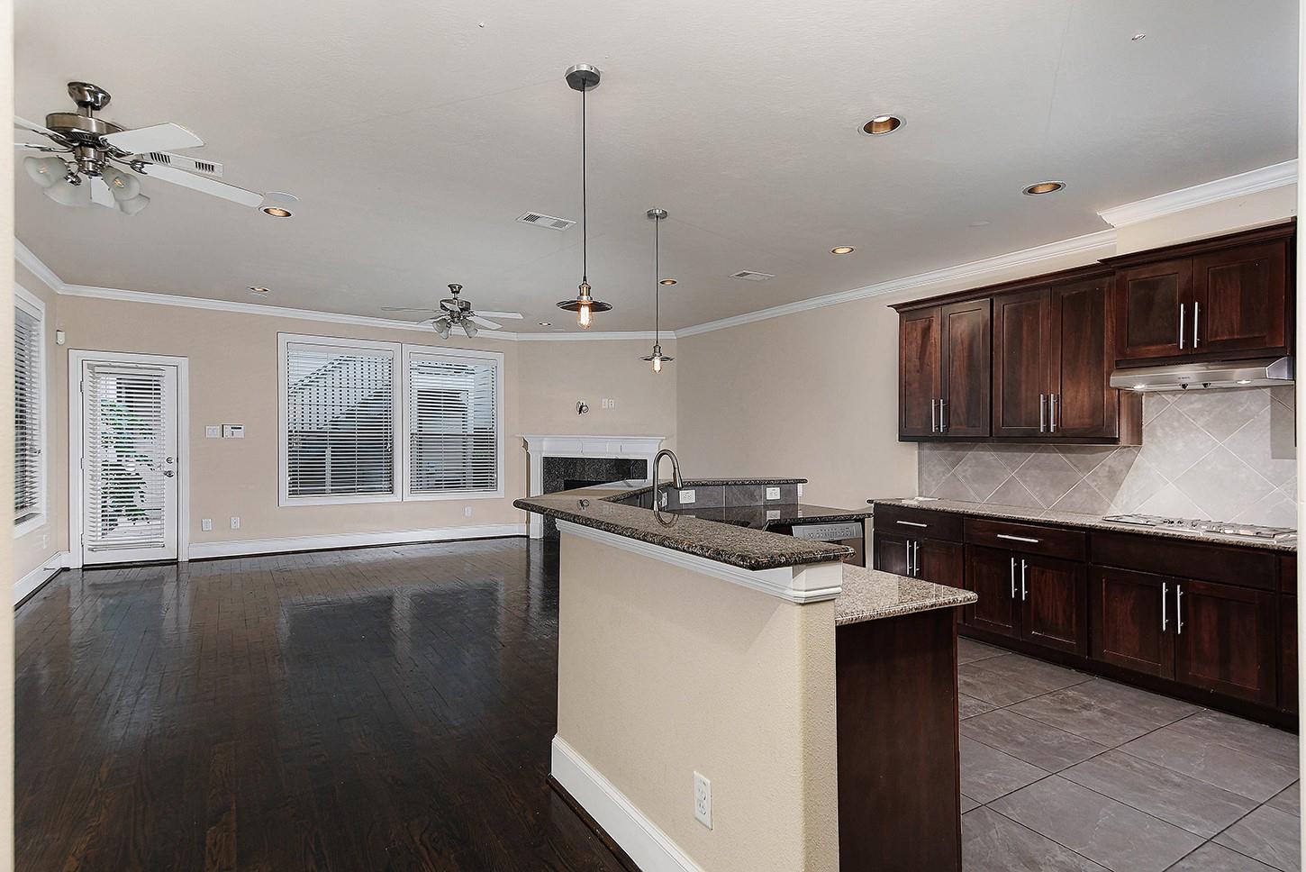 737 W 20th Street