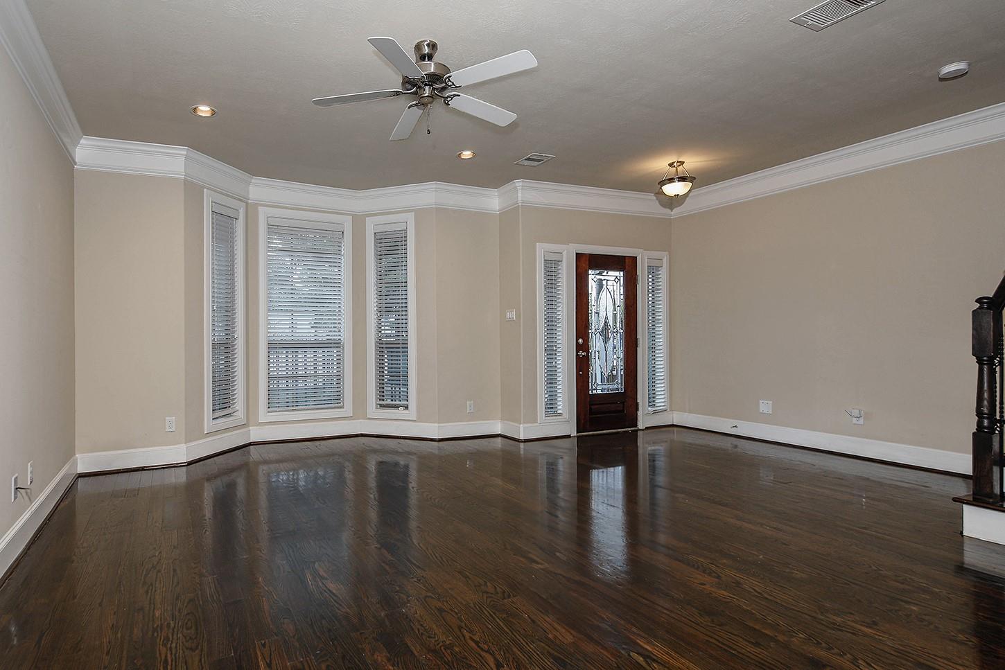 737 W 20th Street