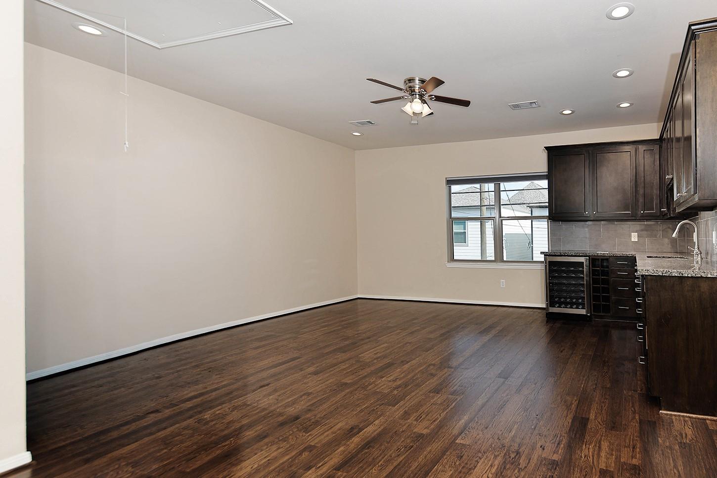 737 W 20th Street