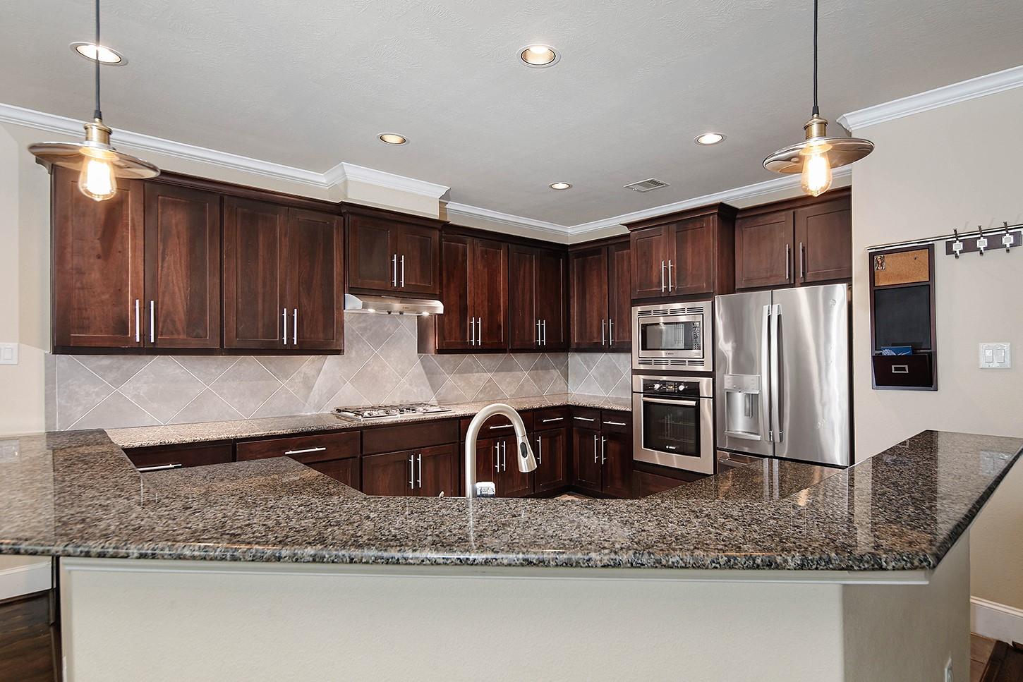 737 W 20th Street