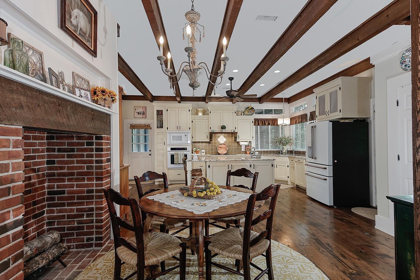 15598 Bedford Lane