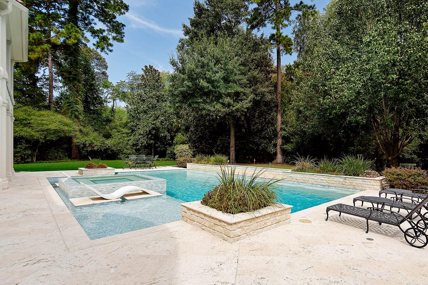71 N Lamerie Way