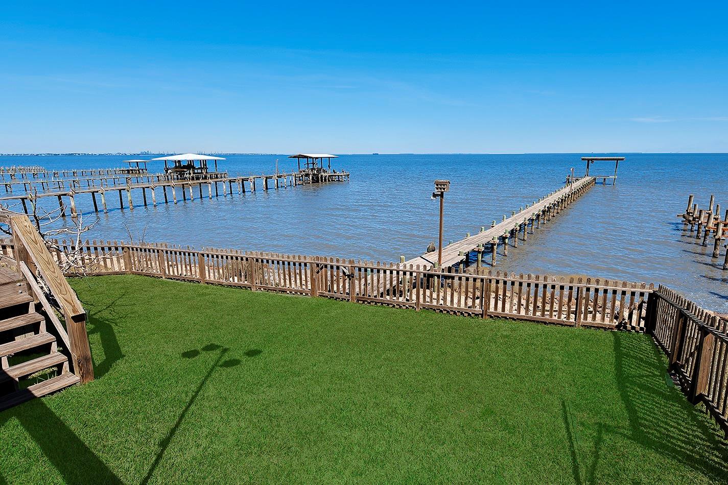 3723 Bayshore Drive