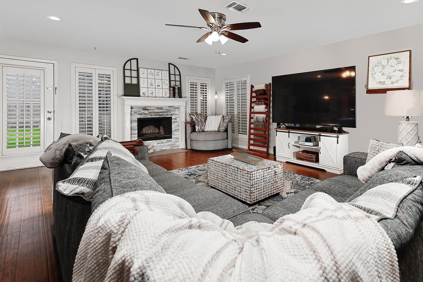 2619 Knollbrook Lane