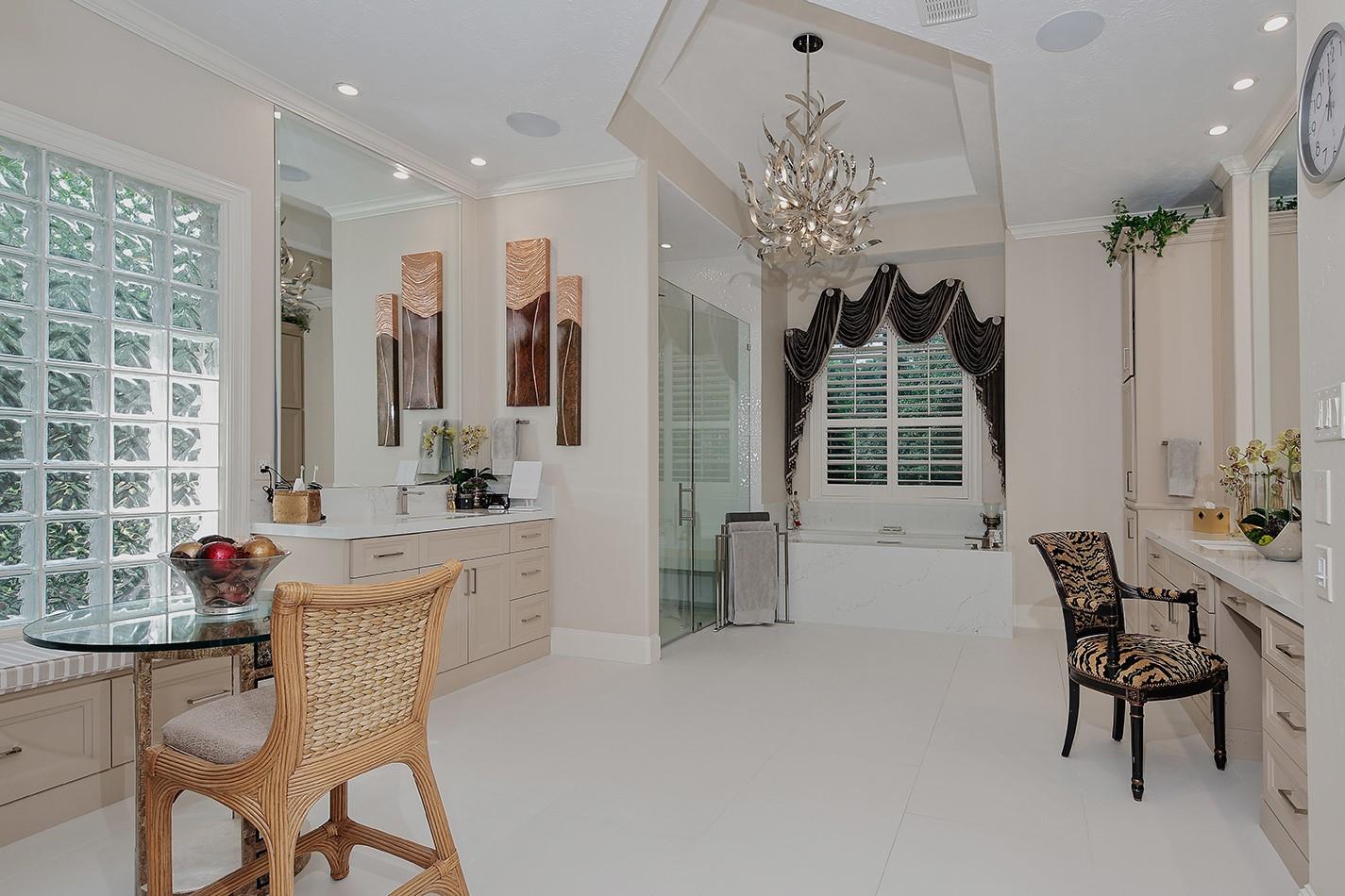 14 N Palmiera Circle