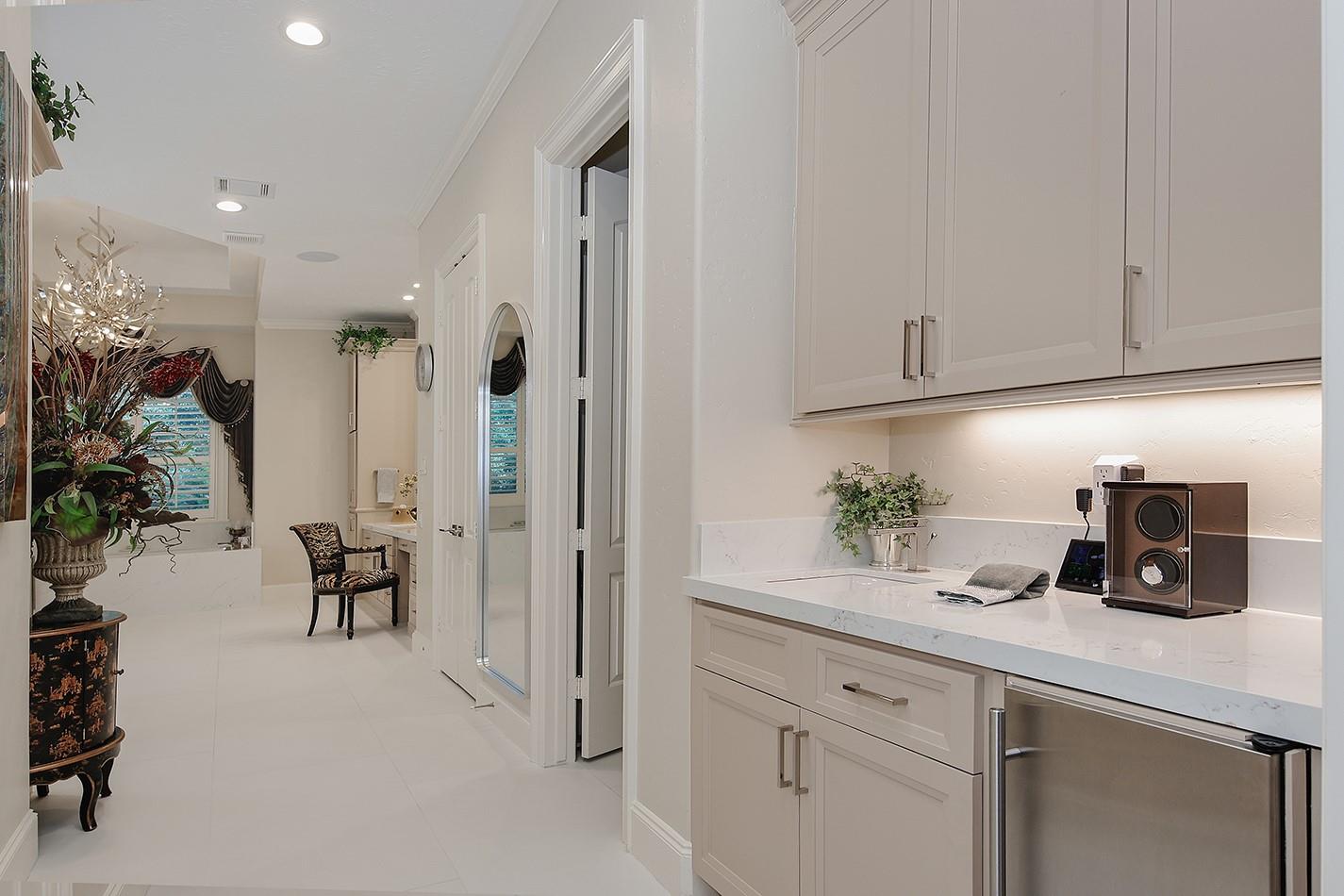 14 N Palmiera Circle