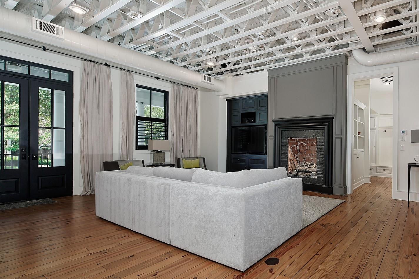 30 East Bay Boulevard